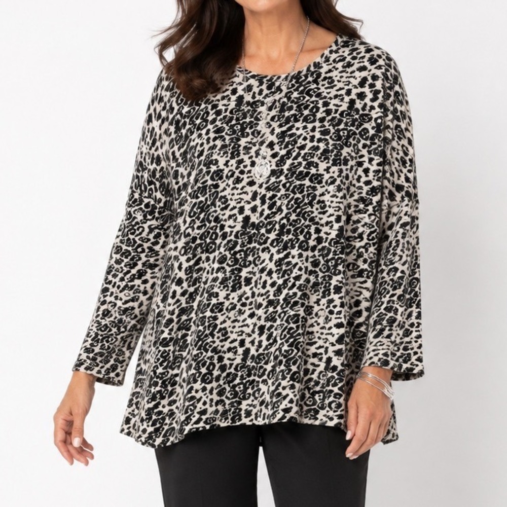 Chico's Leopard Print Drop Shoulder Tunic Top Tan Black Size 3 XL Crew Neck